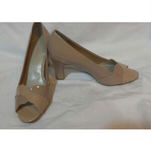 Life Stride Catie Peep Toe Taupe Pumps Size 11M
